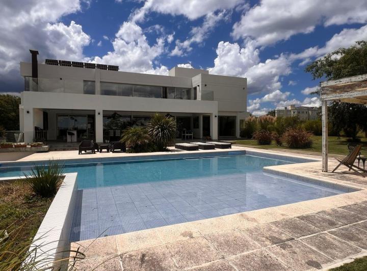 Casa · 700m² · 9 Ambientes