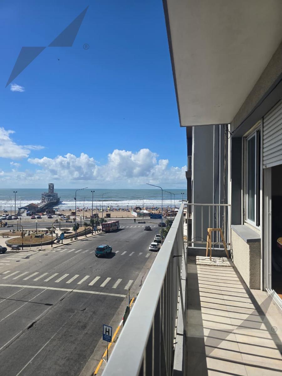 Venta de departamento 3 ambientes con dependencia y vista plena al mar