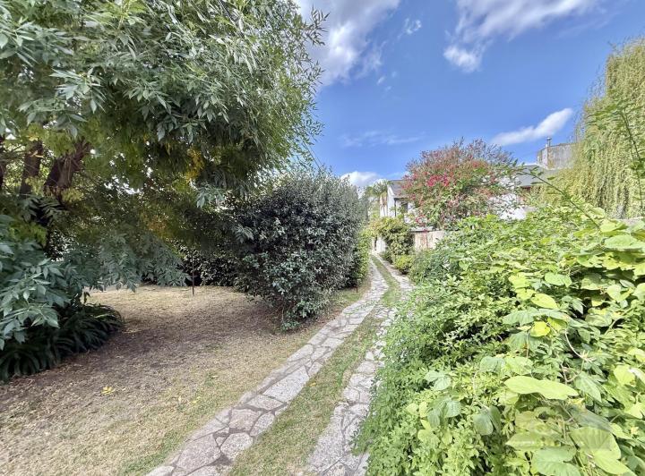 Terreno · 155m² · 2 Dormitorios · 3 Cocheras