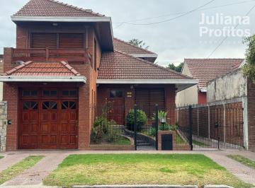 Casa · 222m² · 5 Ambientes · 1 Cochera · Casa en Quilmes Oeste Venta Hermosa Oportunudad