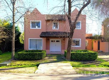 Casa · 147m² · 4 Ambientes · 3 Cocheras · Casa en Venta en El Portillo