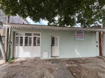 Casa · 140m² · 2 Dormitorios · 1 Cochera · Casa en Rosario