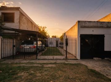 Casa de 6 ambientes, Quilmes · Terreno de 400 m² con 2 Casas - Excelente Ubicación - Quilmes Oeste