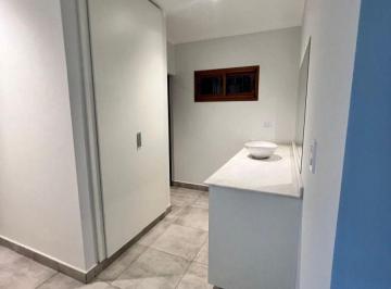 Casa · 200m² · 6 Ambientes · 1 Cochera - Santiago Fleming Propiedades · Casa en Venta C/ Cochera Frente a Au. Circunvalación Oeste