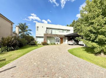 RRA-RR1-2170_2 · Casa en Venta en Los Naranjos - Canning