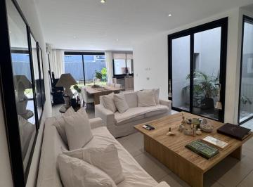 Casa · 180m² · 8 Ambientes · 4 Cocheras · Duplex en Venta Chacra del Norte II