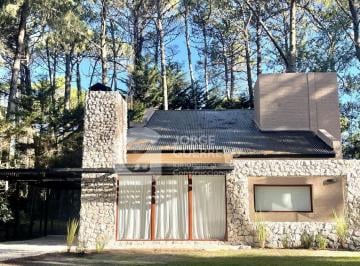Casa · 120m² · 5 Ambientes · Casa en Carilo