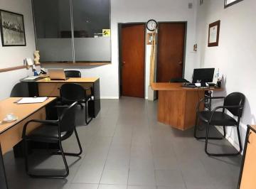 Oficina comercial · 146m² · 1 Cochera · Oficina, Local a La Calle, Coche. Lote Propio y Espacio Aereo