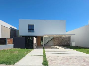 Casa · 218m² · 3 Dormitorios · 2 Cocheras · Venta Casa a Estrenar 3 Dorm Apto Credito en B° Las Cañitas