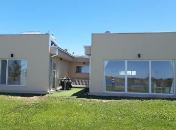 Casa · 120ha · 3 Ambientes · 2 Cocheras · Venta Casa de Dos Dorm. en Villa Tenis Club Mari Menuco - Nq