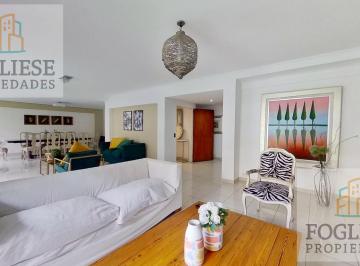 Departamento · 262m² · 6 Ambientes · 3 Cocheras · Exclusivo Piso de 6 Ambientes con Dependencia, 2 Patios y 3 Cocheras