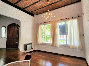 Casa · 110m² · 5 Ambientes · 1 Cochera · Venta Casa 4 Ambientes Desarrollada en 2 Plantas con Escritorio, Terraza y Parrilla en Villa Lugano