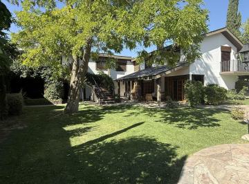 Casa · 482m² · 6 Dormitorios · 2 Cocheras · Casa en Chacras de Coria
