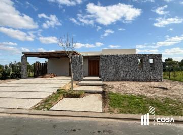 Casa · 202m² · 7 Ambientes · 2 Cocheras · Venta Casa 3 Dorm. Más Estudio Vida Barrio Cerrado Funes