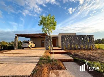 Casa · 202m² · 7 Ambientes · 2 Cocheras · Venta Casa 3 Dorm. Más Estudio Vida Barrio Cerrado Funes