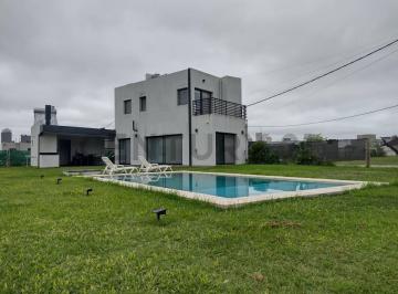 Casa · 130m² · 3 Ambientes · 2 Cocheras · Venta Casa en Ibarlucea