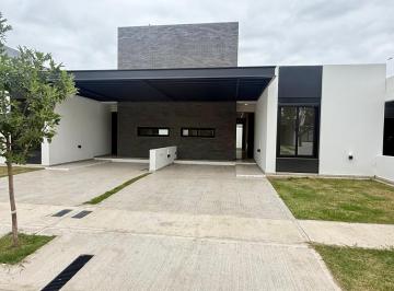 Casa · 127m² · 4 Ambientes · 1 Cochera · Dúplex Planta Baja 2 Dorm. de Categoría en Venta