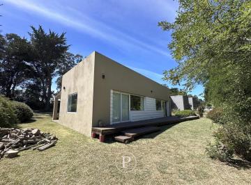 Casa · 129m² · 3 Ambientes · Casa con Amplio Jardín y Parilla en Venta en Barrancas de San Benito