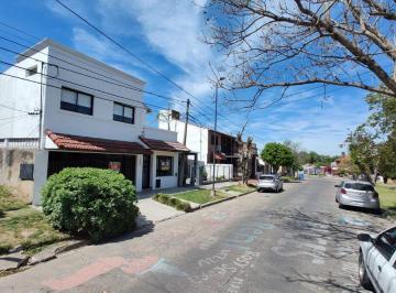 Casa de 6 ambientes, Paraná · Casa en Paraná 4 Dorm. 2 Baños 2 Cocheras