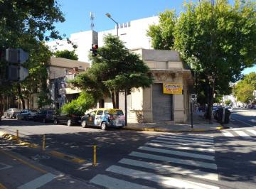 Local comercial , Parque Patricios · Gran Local en Esquina/ Ideal Gastronomia/ Amplia Terraza