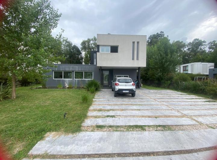Casa · 420m² · 7 Ambientes · 3 Cocheras