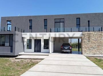 Casa · 202m² · 4 Ambientes · 2 Cocheras · Venta Casa 4 Amb con Pileta en La Magdalena