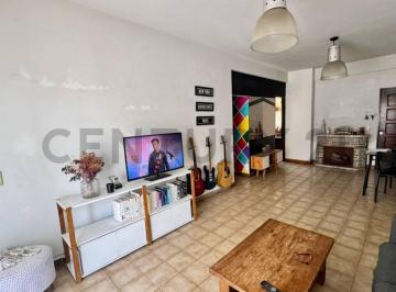 Departamento · 80m² · 3 Ambientes · Depto 3 Amb C/ Patio, Balcon y Escritorio Lomas del Mirador