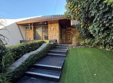 Casa · 488m² · 6 Ambientes · 4 Cocheras · Venta Casa 6 Ambientes con Patio y Garage en Olivos