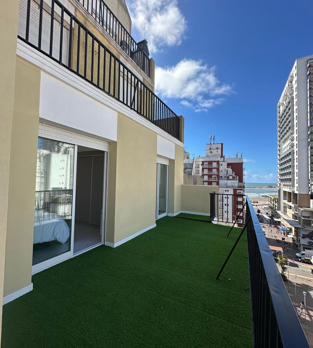 Depto 4 amb con dep/oficina, 87m² con balcón terraza y vista lateral al mar