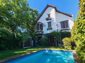 Casa · 311m² · 8 Ambientes · Casa Estilo Tudor en Barrio Las Carreras, San Isidro