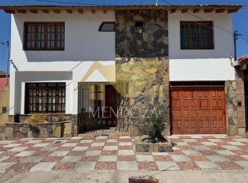 Casa · 242m² · 10 Ambientes · Alquiler Casa en El Centro de Maipú 5 Dorm 5 Baños