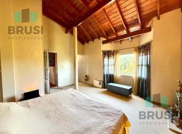 Casa · 1200m² · 5 Ambientes · 3 Cocheras · Casa en Venta en Parque Las Naciones - 5 Ambientes con Pileta