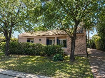 Casa · 133m² · 5 Ambientes · 1 Cochera · Club Newman Benavidez
