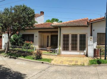Casa · 92m² · 3 Ambientes · 1 Cochera · Casa Chalet en Venta en Martínez, San Isidro, G. B. a. Zona Norte