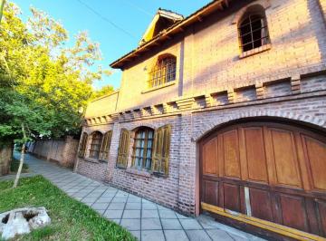 Casa de 5 ambientes, Ituzaingó · Imponente Casa de Estilo en Ituzaingó Norte a Pocas Cuadras de La Estación.
