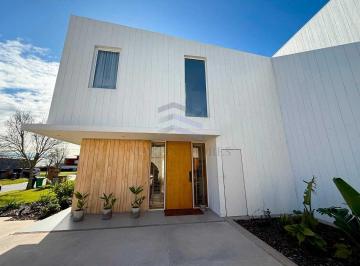 Casa · 262m² · 6 Ambientes · 6 Cocheras · Casa en Alquiler en Muelles, Puertos, Escobar