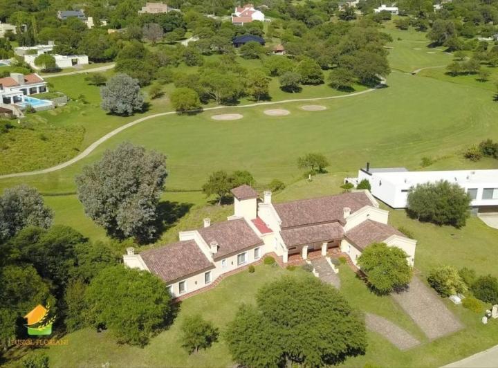 Casa en venta en El Potrerillo de Larreta · 10 ambientes