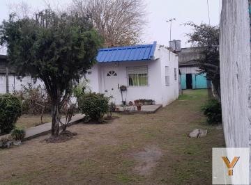 Casa · 140m² · 4 Ambientes · 1 Cochera · Casa en Venta - 2 Dorm. 2 Baños - Cochera - 500 m² - Florencio Varela
