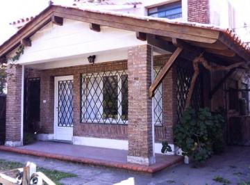 Casa · 180m² · 10 Ambientes · 1 Cochera · Venta Casa 4 Dorm. - Jardin - Bv Argentino 8300 - Fisherton