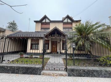 Casa · 299m² · 8 Ambientes · 2 Cocheras · Casa en Carcaraña