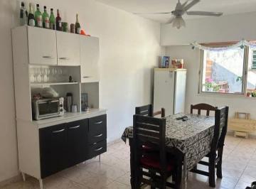 Casa · 230m² · 7 Ambientes · 1 Cochera · Casa de Dos Plantas con Local, Cochera y Departamento
