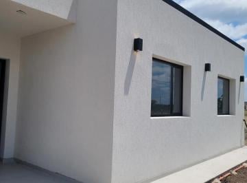 Casa · 126m² · 4 Ambientes · Casa en Venta - 3 Dorm. 3 Baños - Esteban Echeverría