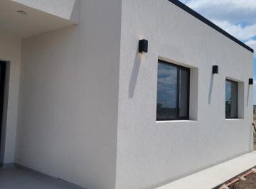 Casa · 126m² · 4 Ambientes · Casa en Venta - 3 Dorm. 3 Baños - Esteban Echeverría