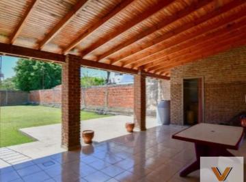Casa · 250m² · 5 Ambientes · Casa en Venta - 3 Dorm. 3 Baños - La Plata