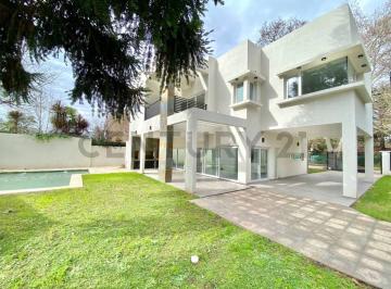 Casa · 249m² · 4 Ambientes · 2 Cocheras · Venta Casa 4 Amb Parque Leloir Parque Pileta Nueva