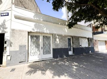 Casa · 211m² · 4 Ambientes · 1 Cochera · Venta Casa 4 Ambientes Cochera La Paternal