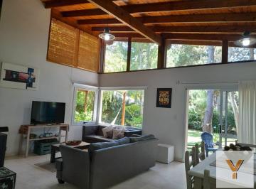 Casa · 96m² · 5 Ambientes · 2 Cocheras · Casa en Venta - 3 Dorm. 2 Baños - Costa del Este