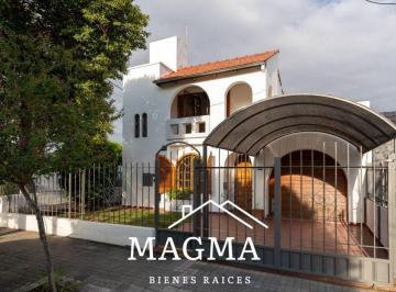 Casa de 8 ambientes, Córdoba · Casa en Venta - Alto Verde! 3 Dorm - Patio con Césped - Apto a Crédito!