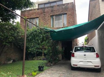 Casa · 350m² · 8 Ambientes · Casa en Venta - 5 Dorm. 4 Baños - Villa Riachuelo