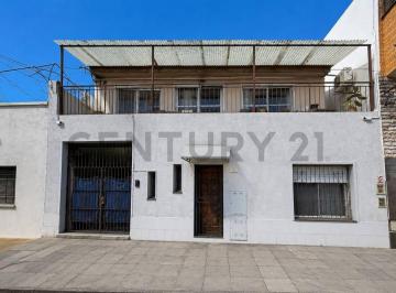 Casa · 200m² · 7 Ambientes · 1 Cochera · Venta 2 Casas de 4 Ambientes Cada Una Palomar Inversión Renta 220 m² Cub